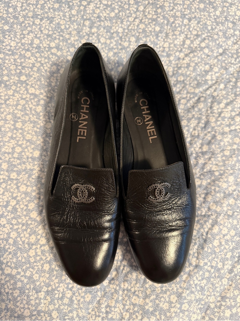 CHANEL Black Leather CC Logo Slip-On Flats
